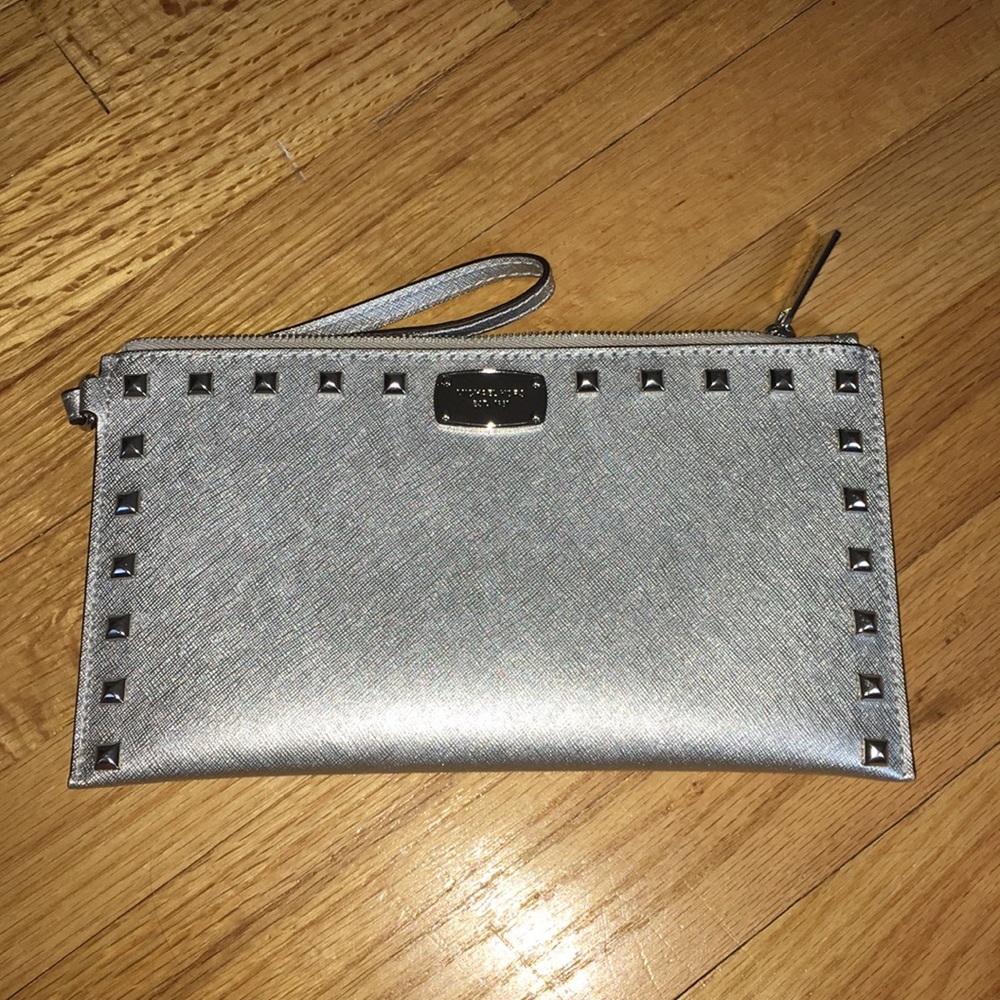 NWOT Michael Kors Large Wristlet , Silver/Metallic